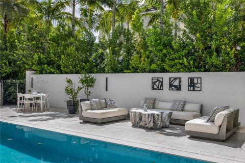Villa ou maison à vendre à Coral Gables, Floride: 4 chambres, 332.87 m2 № 2024788 - photo 24