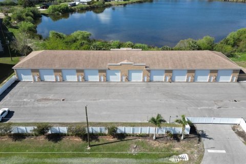 Commercial property in Punta Gorda, Florida 115.94 sq.m. № 2196000