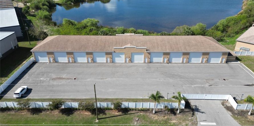 Propiedad comercial en Punta Gorda, Florida 115.94 m2 № 2196000