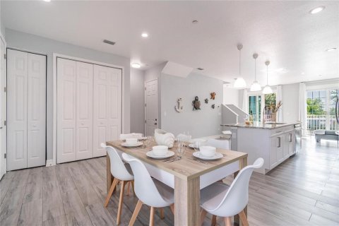 Touwnhouse à louer à Indian Rocks Beach, Floride: 3 chambres, 155.33 m2 № 2123486 - photo 6