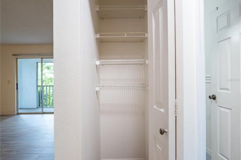 Condo in Daytona Beach, Florida, 1 bedroom  № 2206103 - photo 15
