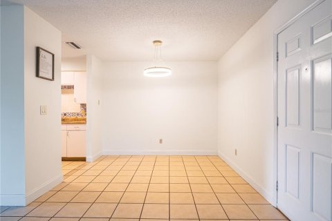 Condo in Daytona Beach, Florida, 1 bedroom  № 2206103 - photo 6