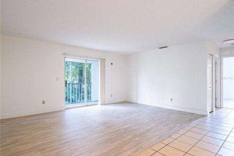 Condo in Daytona Beach, Florida, 1 bedroom  № 2206103 - photo 4