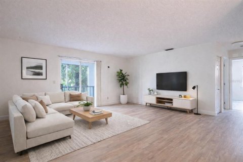 Condo in Daytona Beach, Florida, 1 bedroom  № 2206103 - photo 3