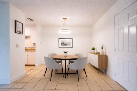 Condo in Daytona Beach, Florida, 1 bedroom  № 2206103 - photo 5