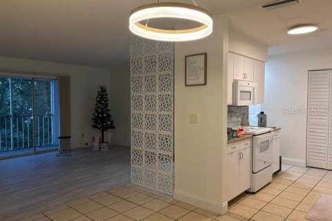 Condo in Daytona Beach, Florida, 1 bedroom  № 2206103 - photo 9
