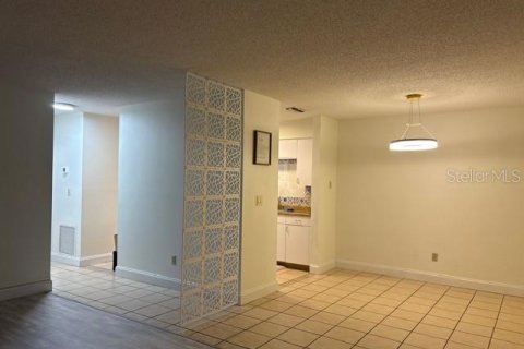 Condo in Daytona Beach, Florida, 1 bedroom  № 2206103 - photo 10