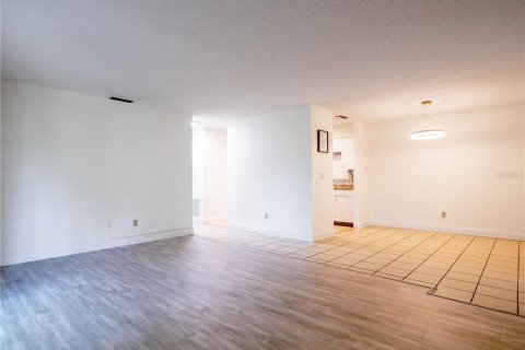 Condo in Daytona Beach, Florida, 1 bedroom  № 2206103 - photo 8