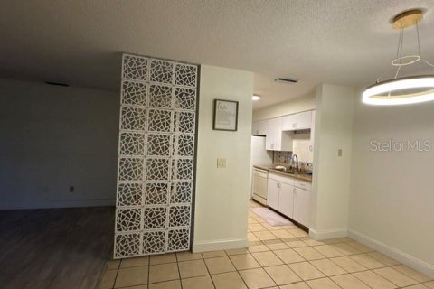 Condo in Daytona Beach, Florida, 1 bedroom  № 2206103 - photo 11
