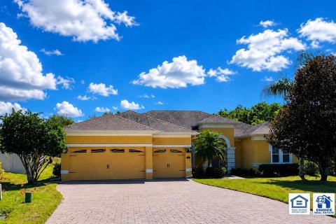 House in Clermont, Florida 5 bedrooms, 320.98 sq.m. № 2203903