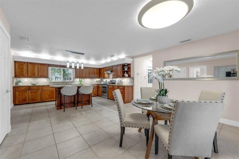 Casa en venta en Winter Park, Florida, 5 dormitorios, 358.42 m2 № 1900058 - foto 25