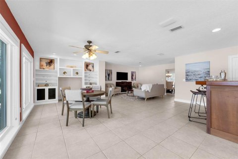 Casa en venta en Winter Park, Florida, 5 dormitorios, 358.42 m2 № 1900058 - foto 16