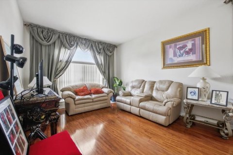 Casa en venta en Orlando, Florida, 5 dormitorios, 227.7 m2 № 2434858 - foto 4
