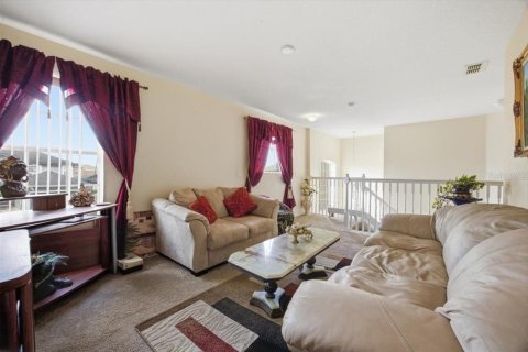 Casa en venta en Orlando, Florida, 5 dormitorios, 227.7 m2 № 2434858 - foto 9