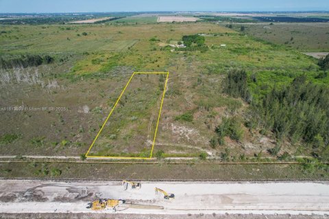 Commercial property in Miami, Florida № 1766389 - photo 2