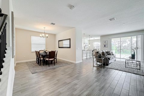 House in Davenport, Florida 6 bedrooms, 356.09 sq.m. № 2195431 - photo 5
