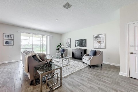 House in Davenport, Florida 6 bedrooms, 356.09 sq.m. № 2195431 - photo 8