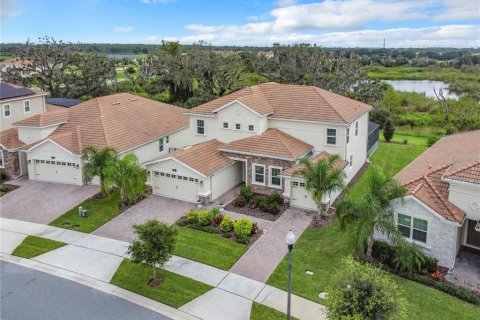 House in Davenport, Florida 6 bedrooms, 356.09 sq.m. № 2195431 - photo 2