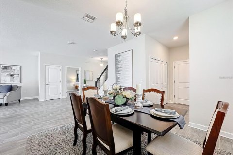 House in Davenport, Florida 6 bedrooms, 356.09 sq.m. № 2195431 - photo 7