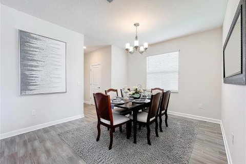 House in Davenport, Florida 6 bedrooms, 356.09 sq.m. № 2195431 - photo 6