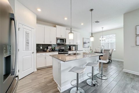 House in Davenport, Florida 6 bedrooms, 356.09 sq.m. № 2195431 - photo 13