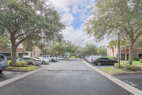 Touwnhouse à vendre à Orlando, Floride: 2 chambres, 91.69 m2 № 2098165 - photo 4