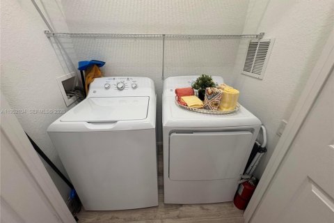 Condominio en venta en Orlando, Florida, 3 dormitorios № 2007369 - foto 20