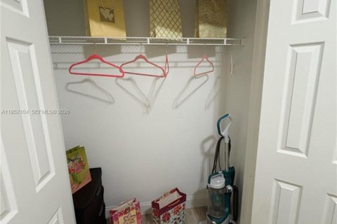 Condominio en venta en Orlando, Florida, 3 dormitorios № 2007369 - foto 19