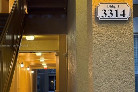 Condominio en venta en Orlando, Florida, 3 dormitorios № 2007369 - foto 2