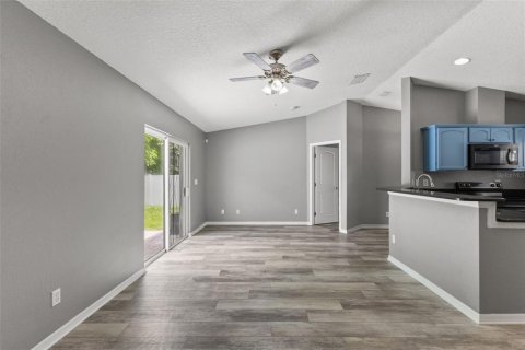 House in Brandon, Florida 3 bedrooms, 115.2 sq.m. № 2287048 - photo 19
