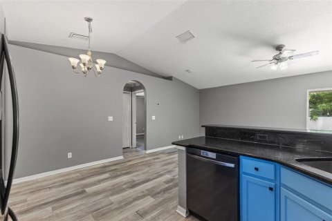 House in Brandon, Florida 3 bedrooms, 115.2 sq.m. № 2287048 - photo 12
