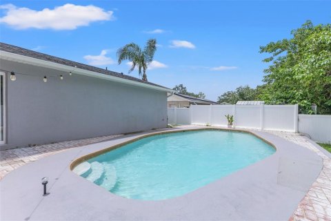 House in Brandon, Florida 3 bedrooms, 115.2 sq.m. № 2287048 - photo 27