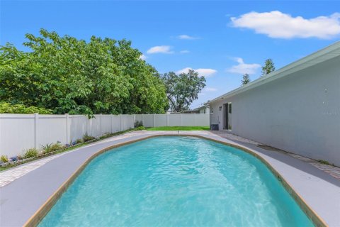 House in Brandon, Florida 3 bedrooms, 115.2 sq.m. № 2287048 - photo 28