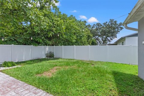 House in Brandon, Florida 3 bedrooms, 115.2 sq.m. № 2287048 - photo 30