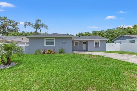 House in Brandon, Florida 3 bedrooms, 115.2 sq.m. № 2287048 - photo 2