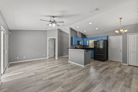 House in Brandon, Florida 3 bedrooms, 115.2 sq.m. № 2287048 - photo 18