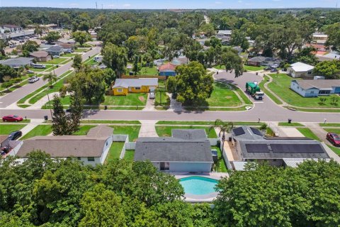 House in Brandon, Florida 3 bedrooms, 115.2 sq.m. № 2287048 - photo 4