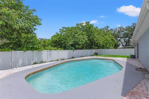House in Brandon, Florida 3 bedrooms, 115.2 sq.m. № 2287048 - photo 29