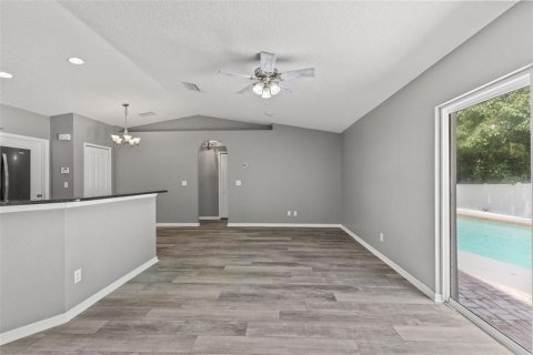 House in Brandon, Florida 3 bedrooms, 115.2 sq.m. № 2287048 - photo 6