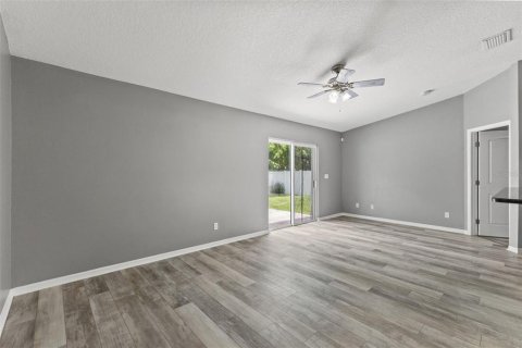 House in Brandon, Florida 3 bedrooms, 115.2 sq.m. № 2287048 - photo 20