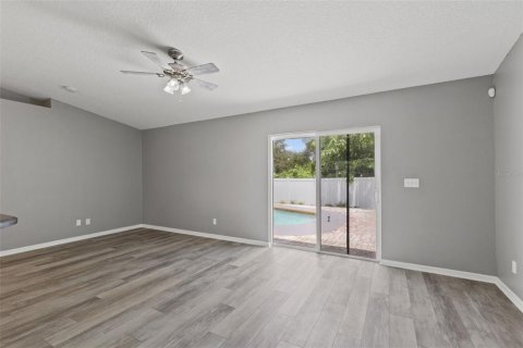 House in Brandon, Florida 3 bedrooms, 115.2 sq.m. № 2287048 - photo 26