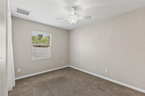 House in Brandon, Florida 3 bedrooms, 115.2 sq.m. № 2287048 - photo 14