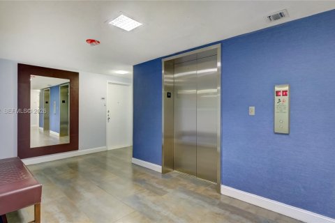 Copropriété à louer à Aventura, Floride: 2 chambres, 101.82 m2 № 2050082 - photo 23