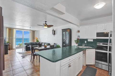 Condominio en venta en Miami Beach, Florida, 1 dormitorio, 86.4 m2 № 2090883 - foto 19
