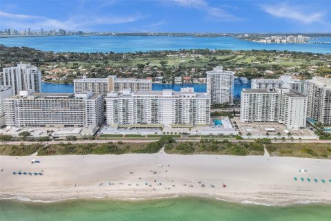 Condominio en venta en Miami Beach, Florida, 1 dormitorio, 86.4 m2 № 2090883 - foto 11