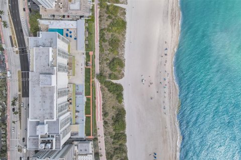 Condominio en venta en Miami Beach, Florida, 1 dormitorio, 86.4 m2 № 2090883 - foto 17