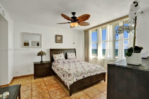 Condominio en venta en Miami Beach, Florida, 1 dormitorio, 86.4 m2 № 2090883 - foto 25