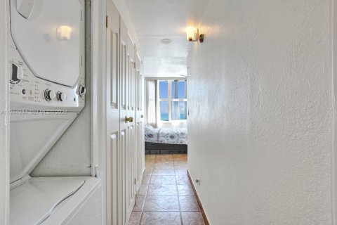 Condominio en venta en Miami Beach, Florida, 1 dormitorio, 86.4 m2 № 2090883 - foto 28