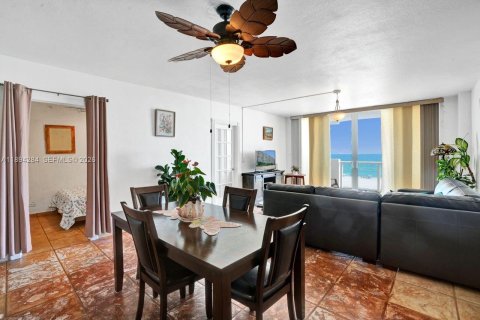 Condominio en venta en Miami Beach, Florida, 1 dormitorio, 86.4 m2 № 2090883 - foto 24