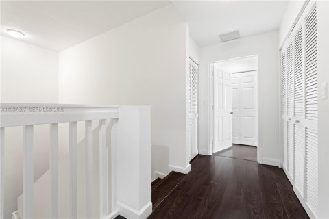 Condo in Miami, Florida, 2 bedrooms № 2152603 - photo 13
